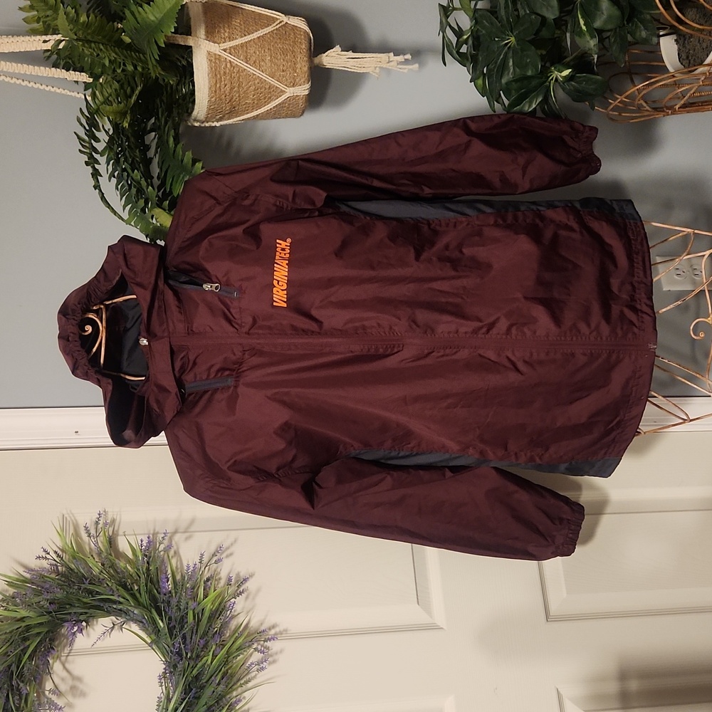 Virginia Tech Hokies windbreaker w/ pocket in the back